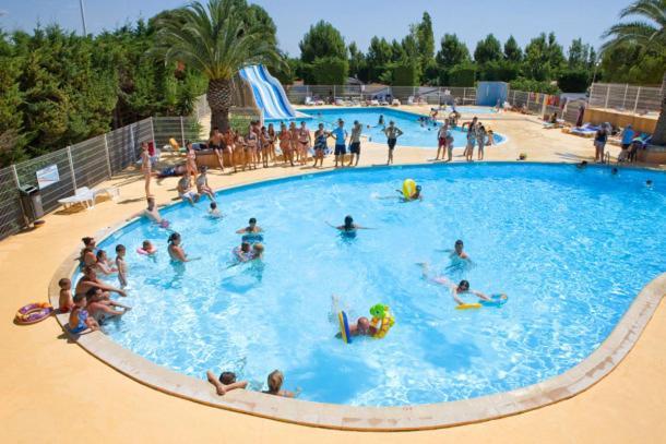 ויק-לה-גארדיול Mobilhome Au Camping Les Salins De La Gardiole Ex Camping Europe מראה חיצוני תמונה