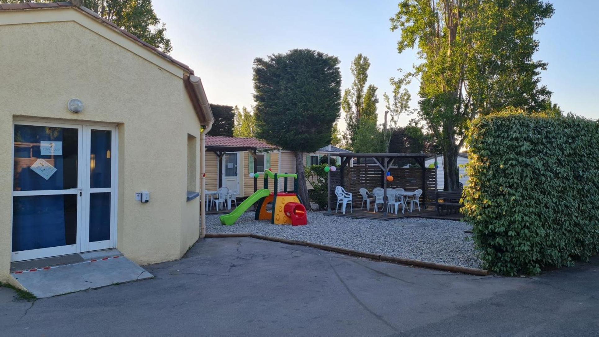 ויק-לה-גארדיול Mobilhome Au Camping Les Salins De La Gardiole Ex Camping Europe מראה חיצוני תמונה